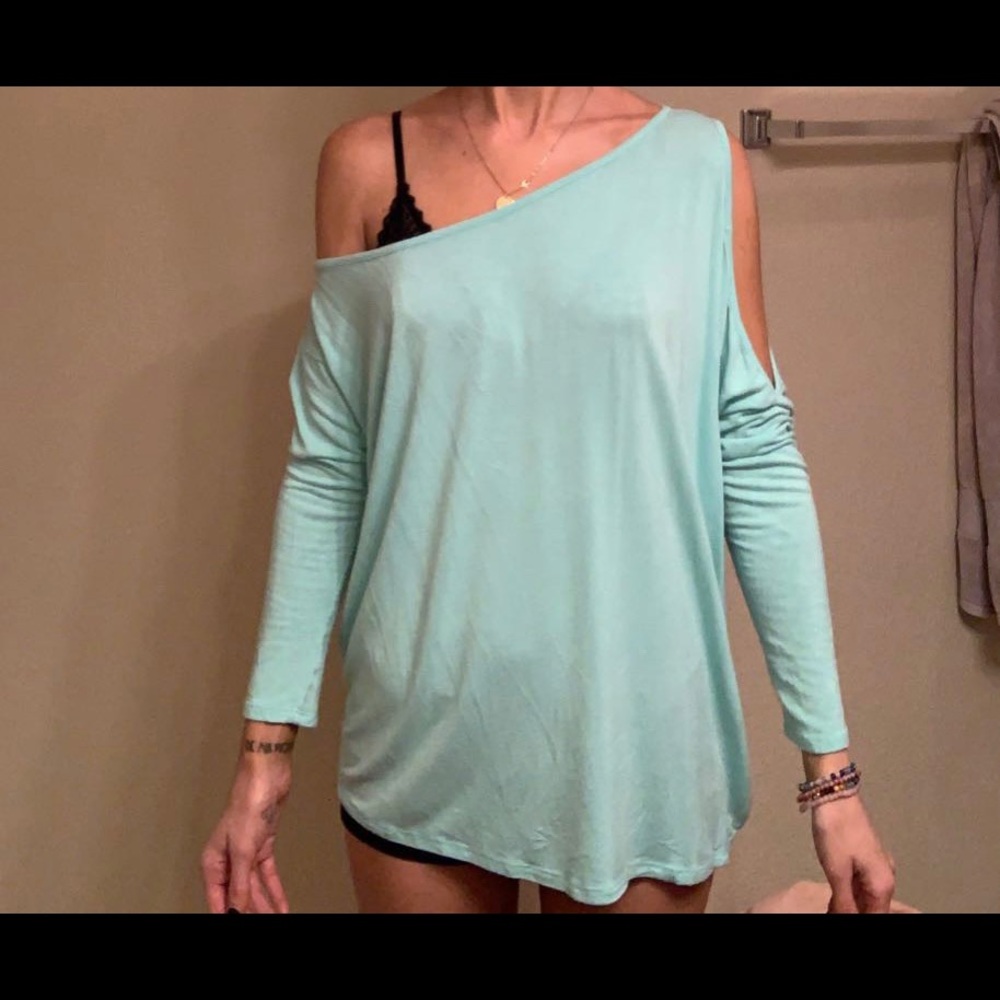 Never worn and really pretty color